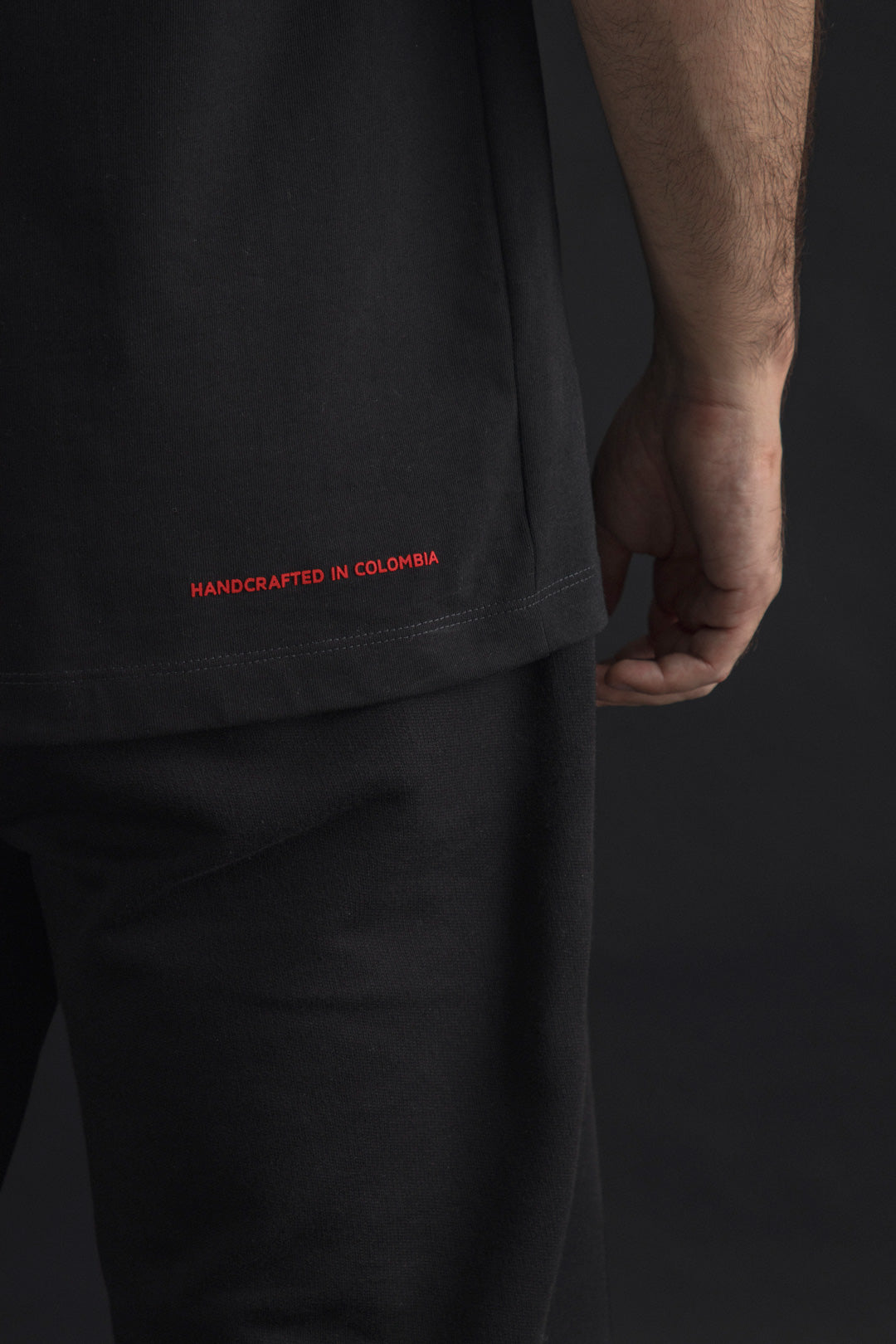 Camiseta Regular Fit Negra (Artisanry)