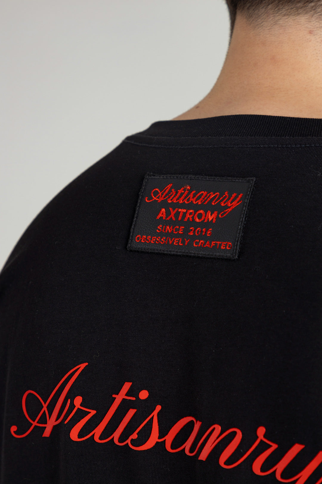 Camiseta Regular Fit Negra (Artisanry)