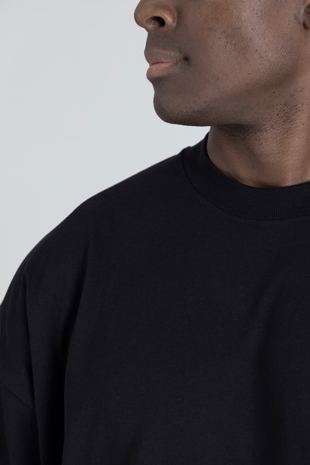 Camiseta Volumen Oversized (Negra)