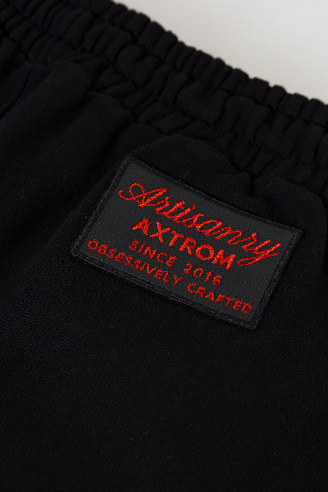 Joggers Regular Fit Negros (Artisanry)