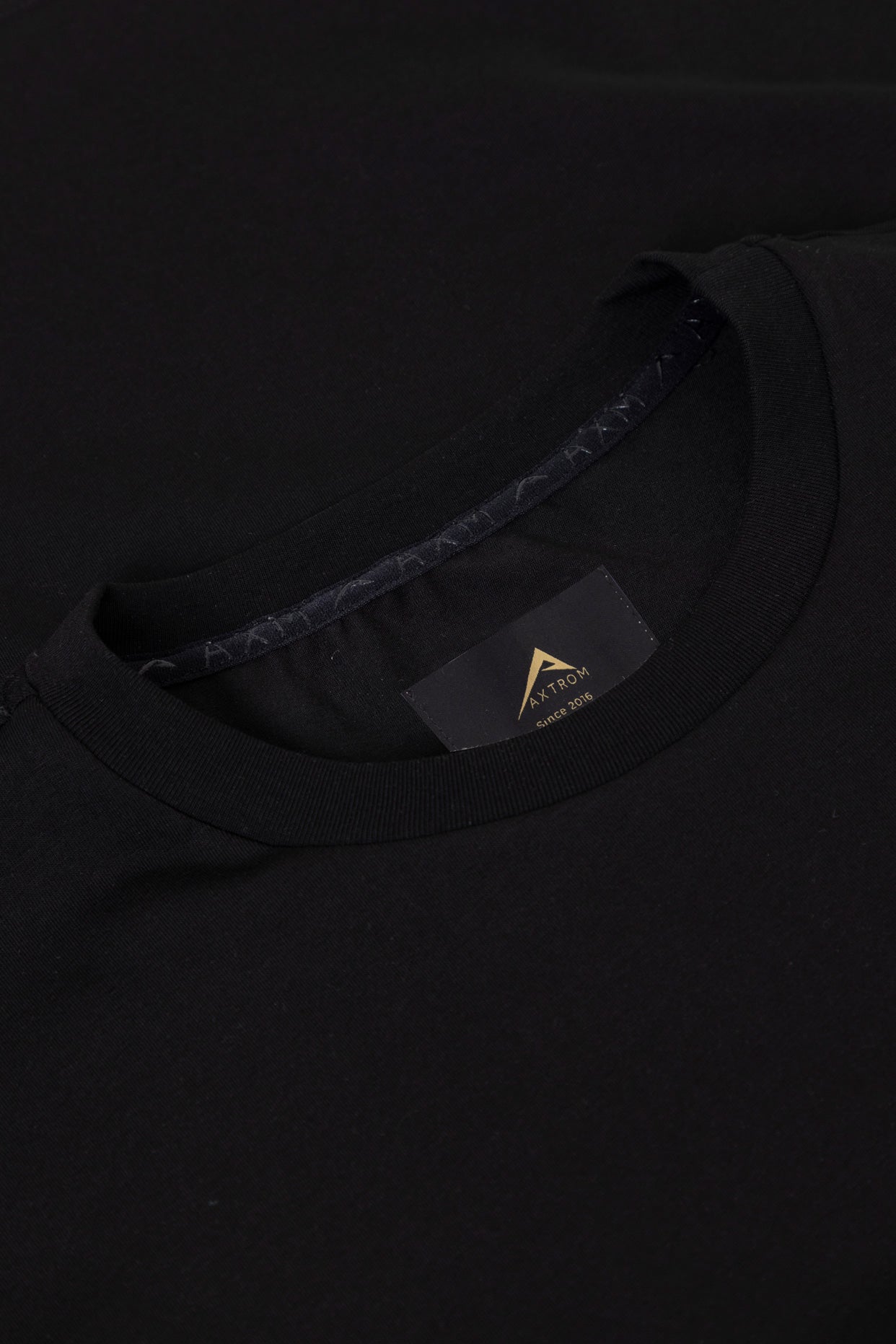 Camiseta Insignia (Negra)